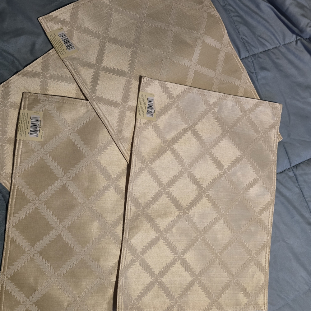 Set Of 4 Cream Patterned Elegant Lenox Laurel Leaf Placemats & Matching Napkins - Picture 13 of 16
